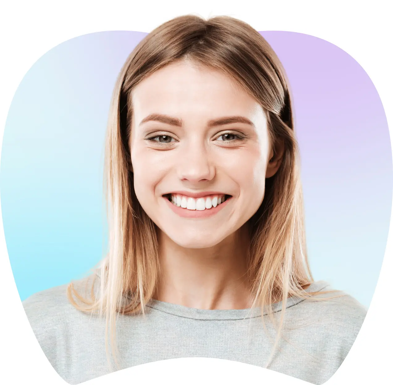 Smiling woman with healthy teeth against a gradient background, representing advanced dental aesthetics and patient satisfaction at La Clínica Dental Roma.