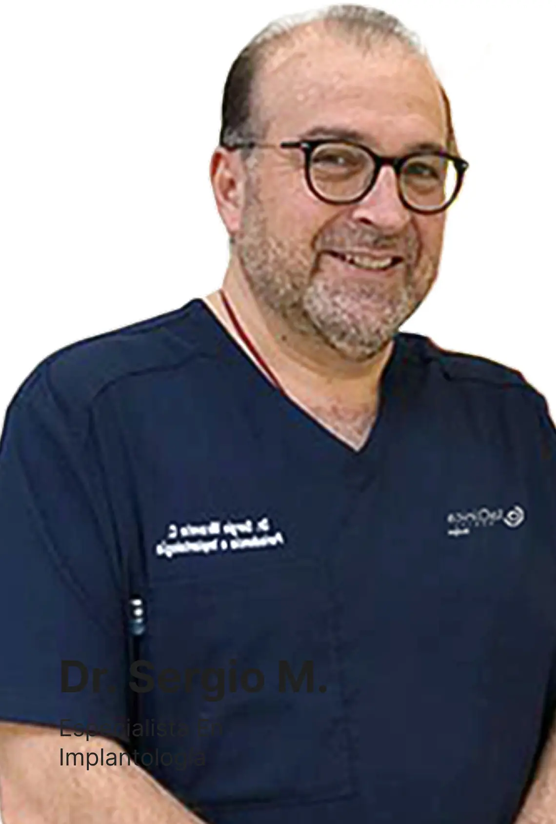 Dr. Sergio M., specialist in implantology at La Clínica Dental Roma, smiling in professional attire.
