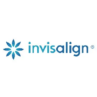 Logo de Invisalign, tratamiento de ortodoncia transparente, relacionado con servicios de la Clínica Dental Roma en México.
